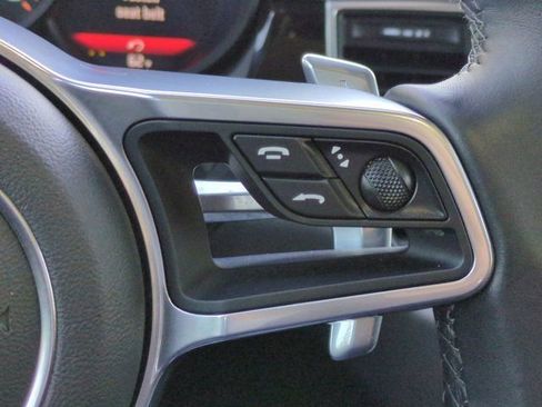 Used 2018 Porsche Macan image 24