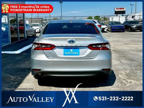 Used 2021 Toyota Camry LE image 6