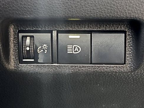 Used 2019 Toyota RAV4 LE image 28