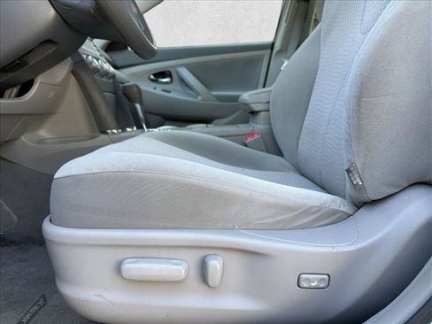 Used 2011 Toyota Camry LE FWD image 10