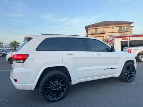 Used 2019 Jeep Grand Cherokee Altitude image 9