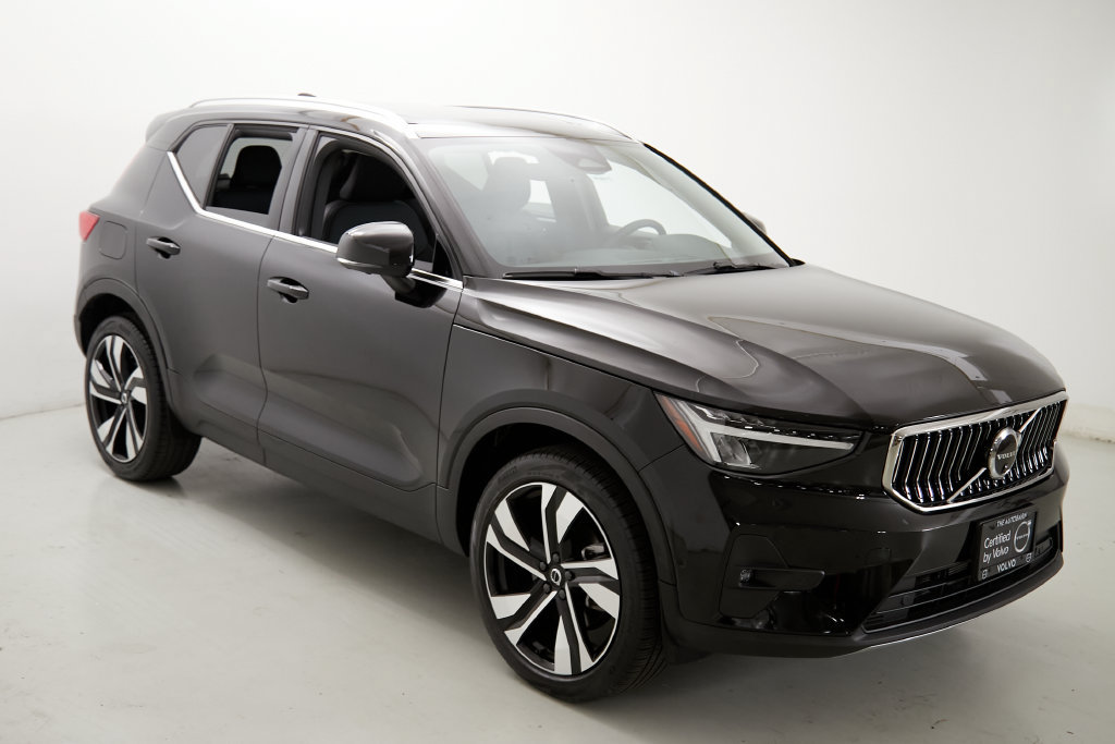 Certified 2023 Volvo XC40 B5 Ultimate w/ Protection Package Premier AWD/4WD image 4