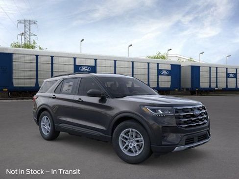 New 2026 Ford Explorer Active RWD image 7