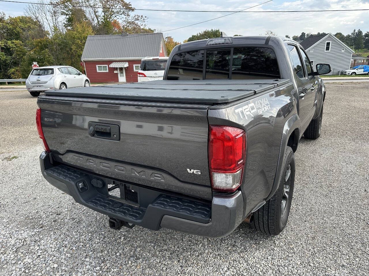 Used 2016 Toyota Tacoma TRD Sport w/ Towing Package AWD/4WD image 14
