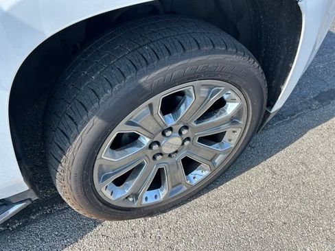 Used 2018 GMC Yukon SLT w/ Open Road Package AWD/4WD image 24