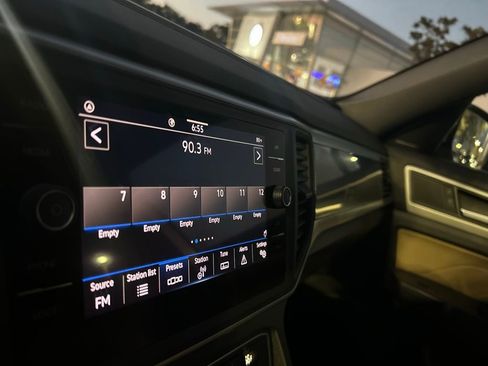 Used 2021 Volkswagen Atlas Cross Sport SE w/ Panoramic Sunroof Package image 11