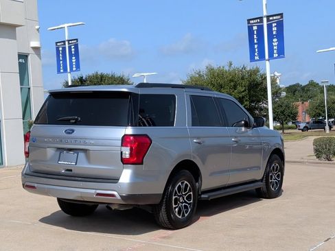 Certified 2024 Ford Expedition XLT RWD image 3