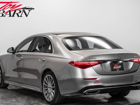 Used 2022 Mercedes-Benz S 580 4MATIC Sedan image 3