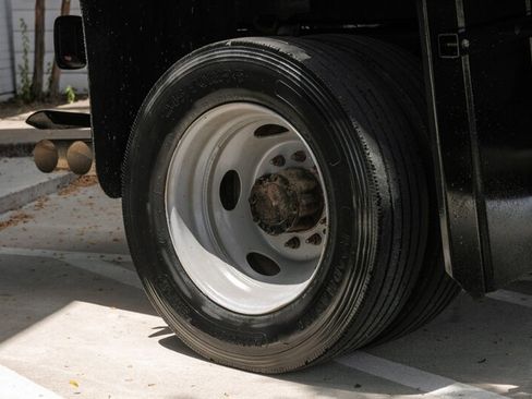 Used 2015 Ford F550 4x4 Regular Cab Super Duty image 38