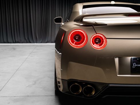 Used 2016 Nissan GT-R Premium AWD/4WD image 34