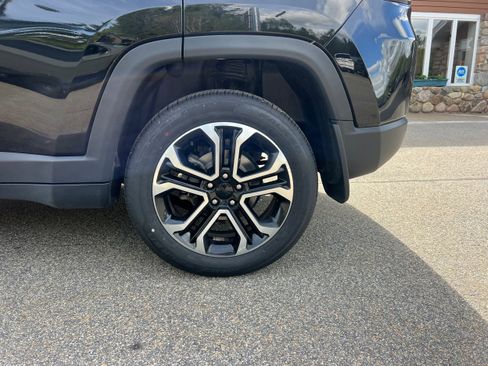 Used 2022 Jeep Compass Limited AWD/4WD image 9