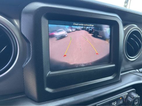 Used 2022 Jeep Wrangler Unlimited Sport AWD/4WD image 6