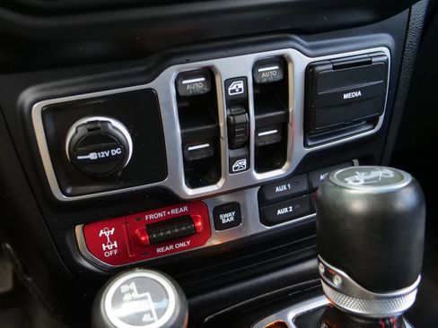 Used 2018 Jeep Wrangler Unlimited Rubicon image 16