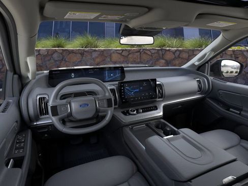 New 2025 Ford Expedition Active image 9
