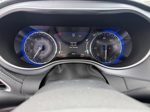 Used 2025 Chrysler Pacifica Limited FWD image 27