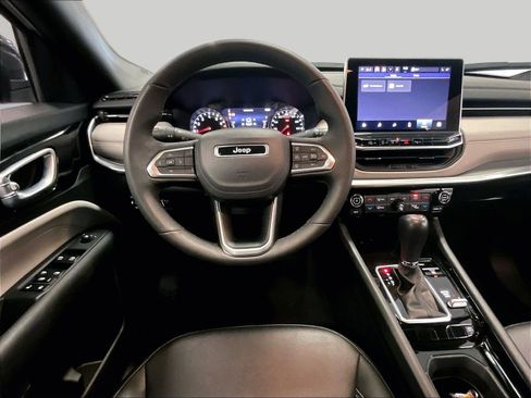 Used 2025 Jeep Compass Limited image 5