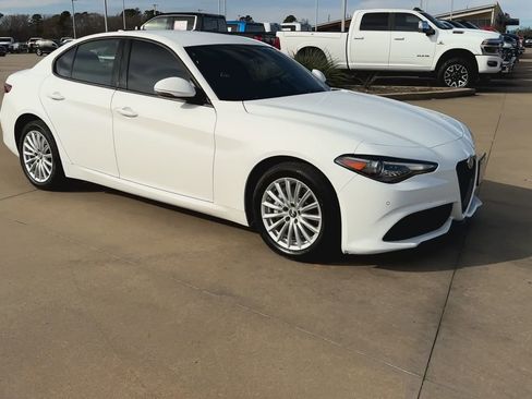 Used 2022 Alfa Romeo Giulia Sprint image 9