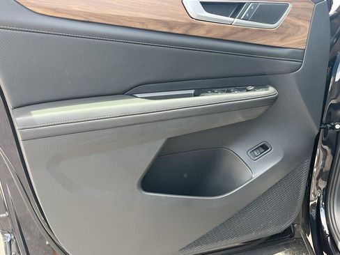 Used 2025 Volkswagen Atlas SE image 18