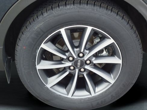 Used 2022 Lincoln Nautilus FWD image 9