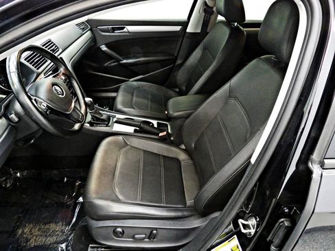 Used 2019 Volkswagen Passat 2.0T Wolfsburg image 8