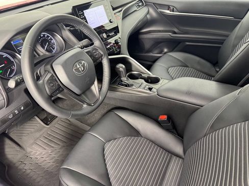 Used 2021 Toyota Camry SE w/ Cold Weather Package FWD image 12