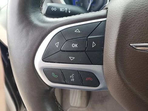 Used 2017 Chrysler Pacifica Touring-L Plus w/ Tire & Wheel Group FWD image 23