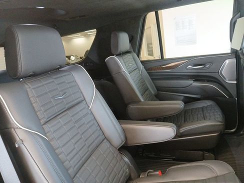 Certified 2024 Cadillac Escalade Sport Platinum w/ LPO, ONYX Package AWD/4WD image 14