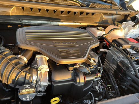 Used 2025 Cadillac XT5 Premium Luxury image 31