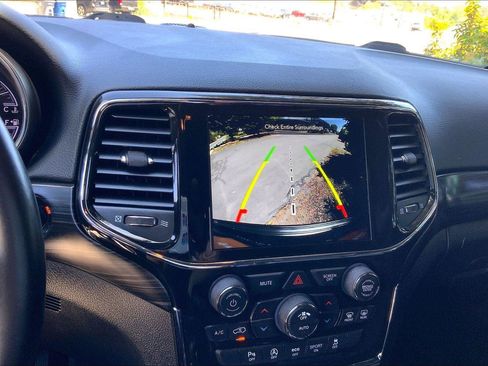 Certified 2022 Jeep Grand Cherokee Laredo X AWD/4WD image 21