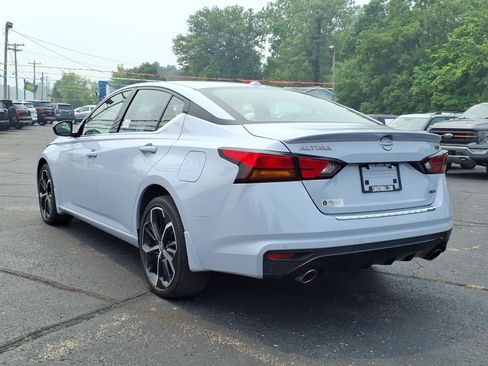 Used 2023 Nissan Altima 2.5 SR w/ SR Premium Package AWD/4WD image 13