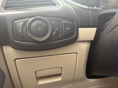 Used 2017 Ford Edge Titanium w/ Technology Package AWD/4WD image 29