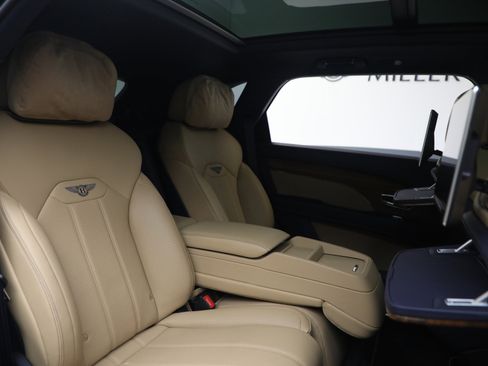 Certified 2024 Bentley Bentayga Extended Wheelbase image 27