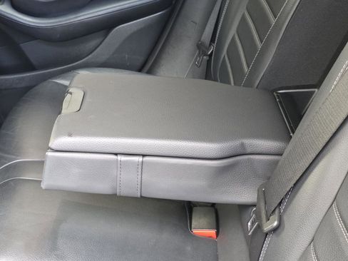 Used 2020 Mercedes-Benz GLC 300 4MATIC image 10