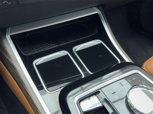 Used 2023 BMW 740i image 32
