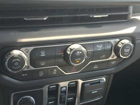 Used 2026 Jeep Gladiator Mojave AWD/4WD image 18