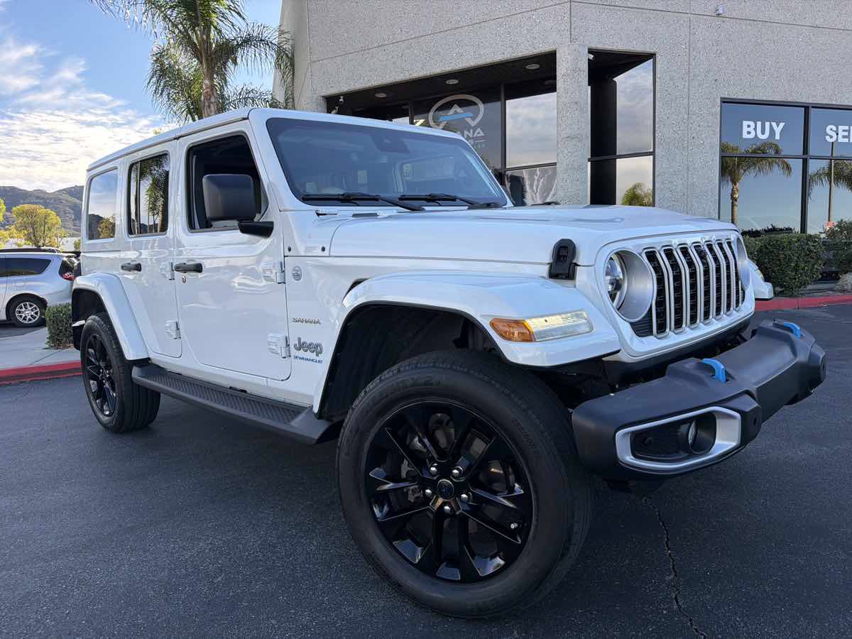 Used 2024 Jeep Wrangler Unlimited Sahara w/ Technology Group AWD/4WD image 7