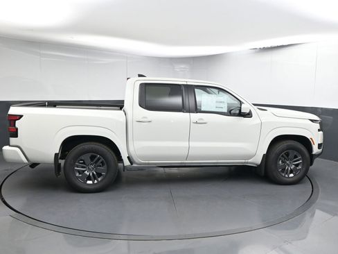 New 2025 Nissan Frontier SV w/ SV Convenience Package RWD image 7