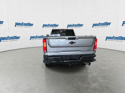 Used 2025 Chevrolet Silverado 2500 ZR2 AWD/4WD image 9