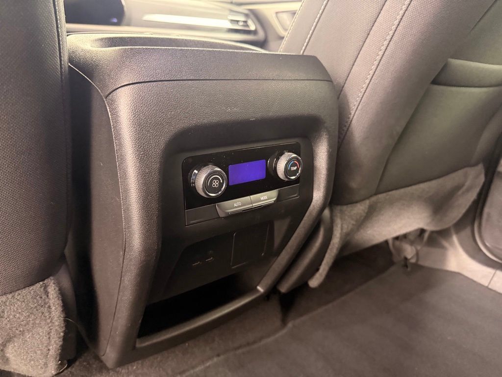 Used 2025 Chevrolet Traverse LT AWD/4WD image 46