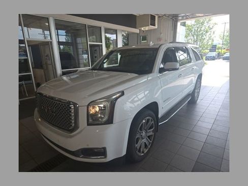 Used 2017 GMC Yukon XL SLT AWD/4WD image 1