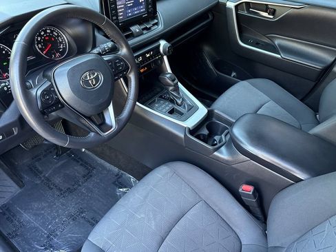 Used 2020 Toyota RAV4 XLE w/ XLE Grade Weather Package AWD/4WD image 3
