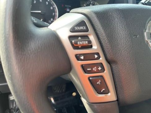 Used 2022 Nissan Titan SV image 8