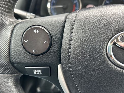 Used 2018 Toyota Corolla LE FWD image 21