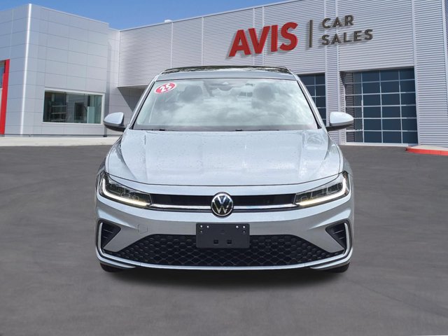 Used 2025 Volkswagen Jetta SE FWD image 2