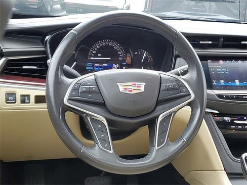 Used 2017 Cadillac XT5 Luxury w/ Driver Awareness Package image 9