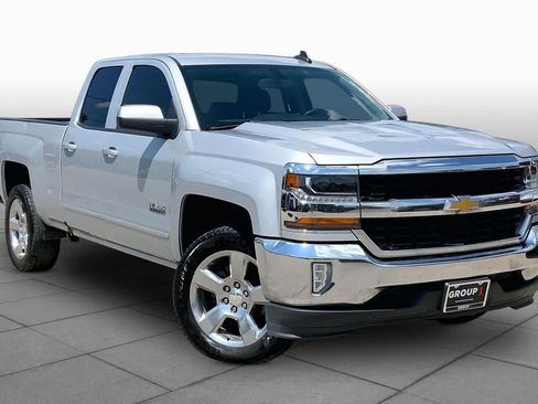 Used 2018 Chevrolet Silverado 1500 LT w/ Texas Edition RWD image 2