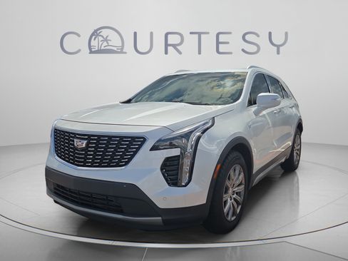 Used 2020 Cadillac XT4 Premium Luxury w/ Enhanced Visibility Package FWD image 1