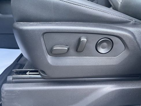 Used 2023 GMC Sierra 1500 SLT w/ SLT Convenience Package image 16