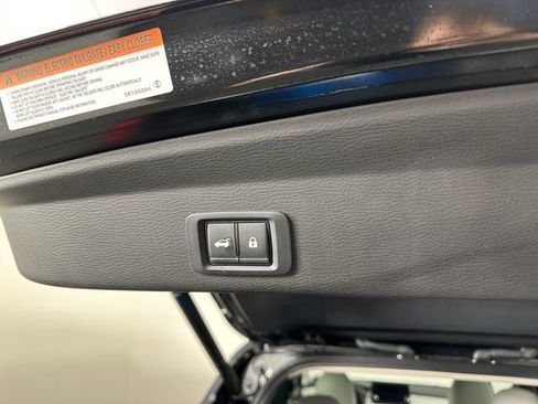 Used 2025 Mitsubishi Outlander 4WD Plug-In Hybrid image 8