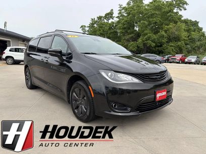 Used 2019 Chrysler Pacifica Limited w/ Advanced Safetytec Group